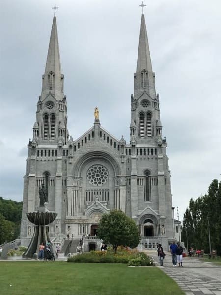 サンタンヌボープレ大聖堂 sainte-anne 